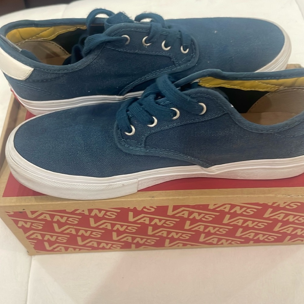 Vans chima Ferguson Pro, size 5 men, 6.5 women, navy color